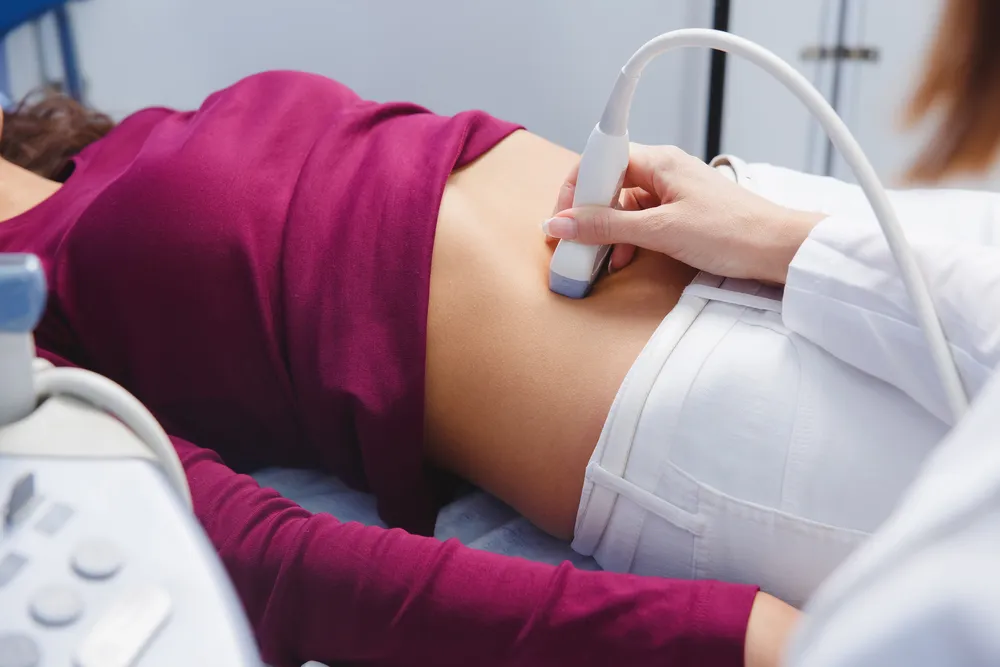 Exame de ultrassonografia durante acompanhamento médico